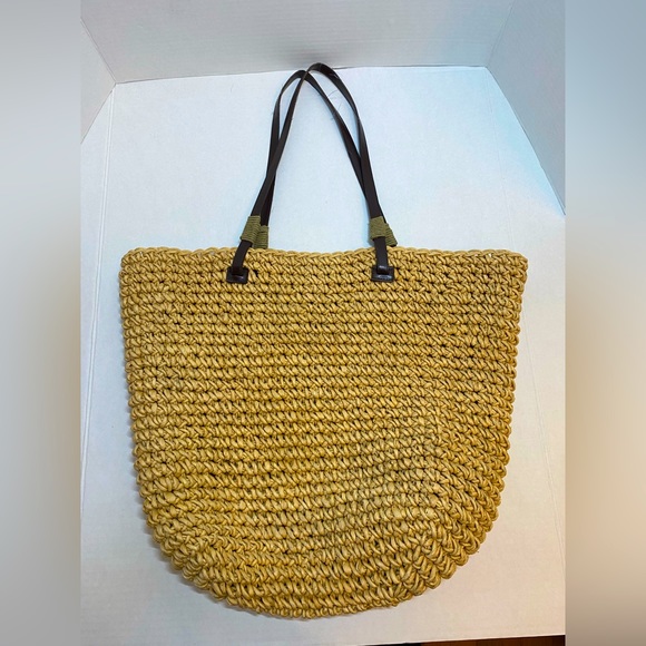 Old Navy Handbags - Straw Shopping Tote